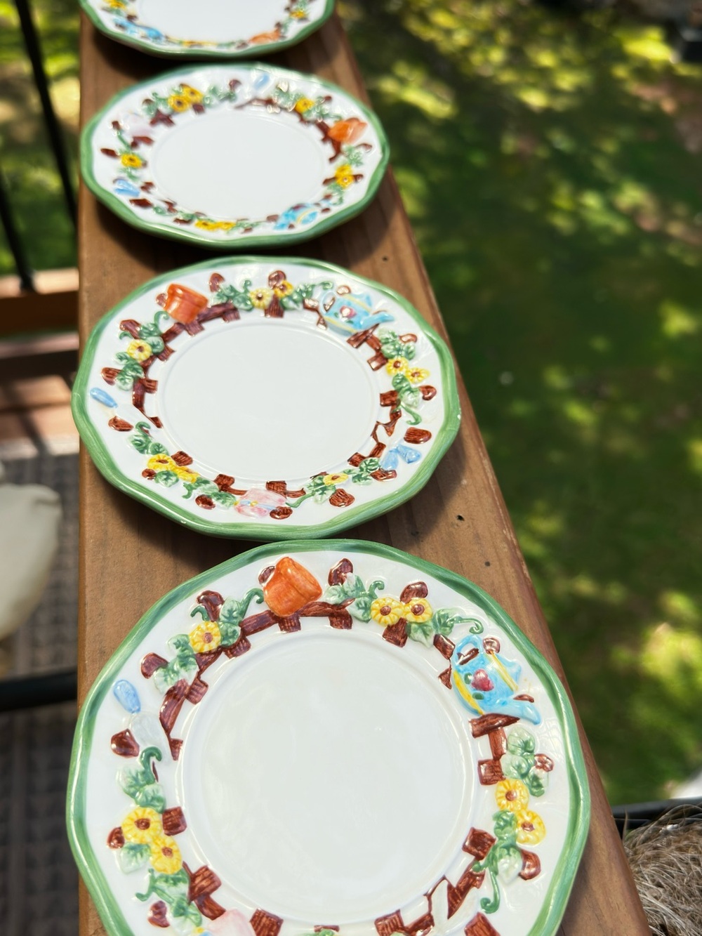 Collectors Dream Hand-Painted 4 pc Set Floral Garden Accent Plate - Green Trim